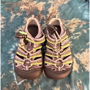 Keen Sandals Youth/Kids Size 9 Gray & Green Beach Shoes
